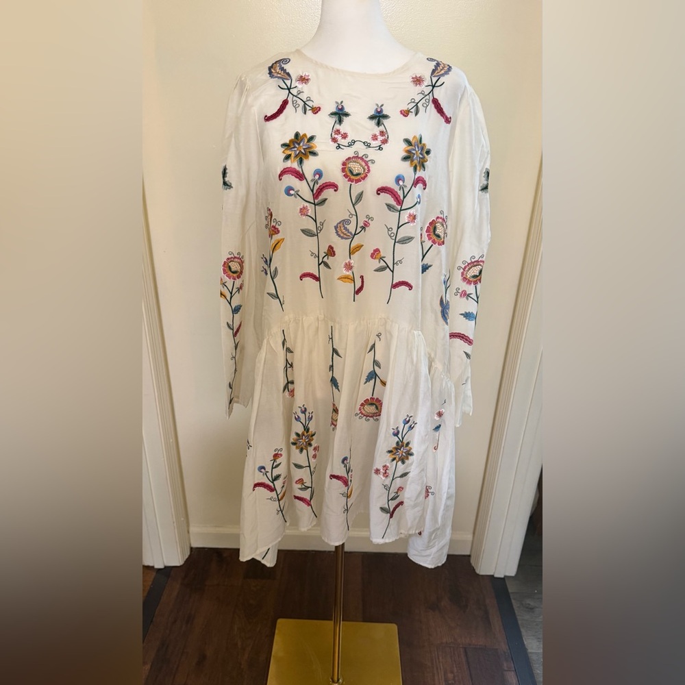 Zara White Embroidered Floral Long-Sleeve Tunic Dress